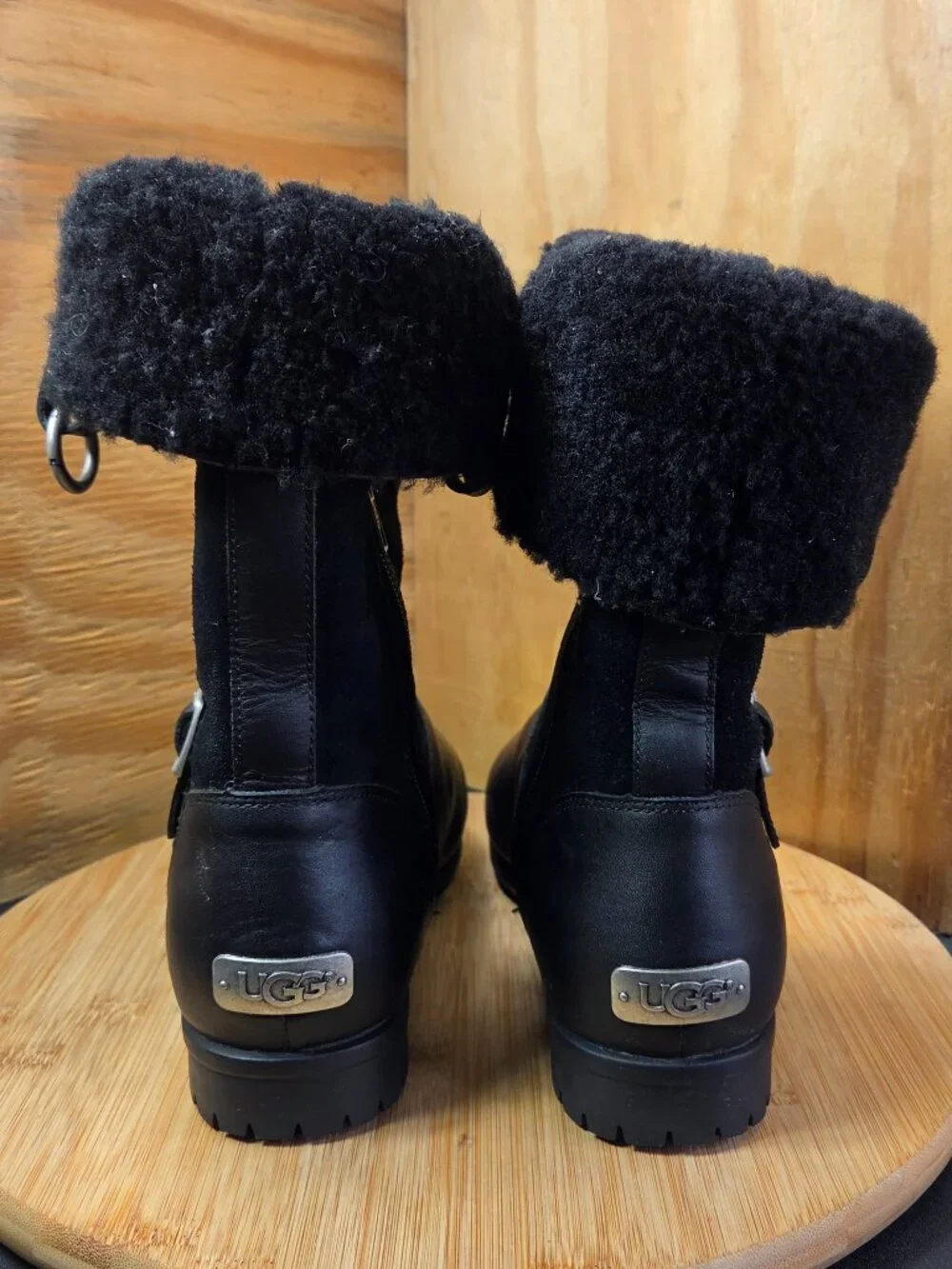 UGG preowned signs